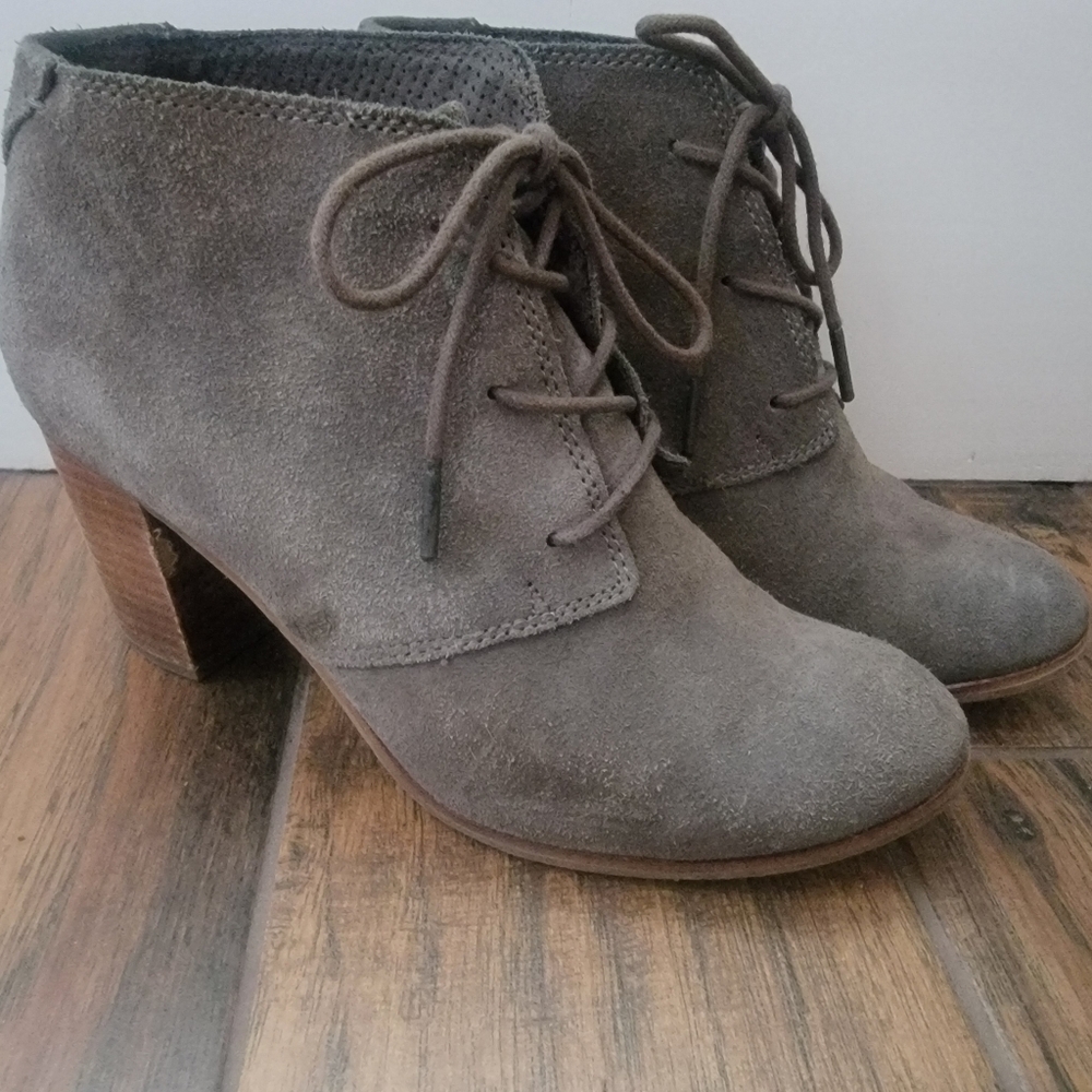 Toms Evelyn Suede Bootie | Size 9.5